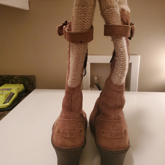 UGG boots - Picture 1 of 6